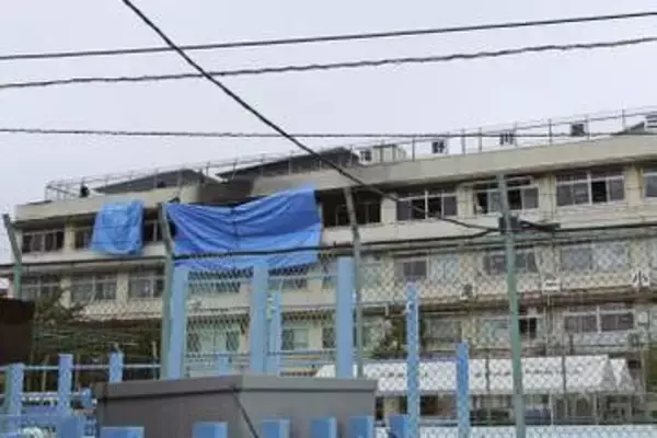 「音楽準備室で激しい火」　男性教諭説明、小学校火災