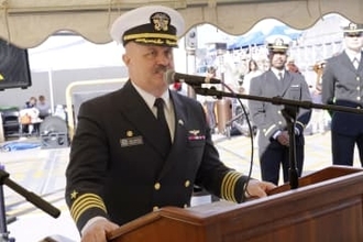 米原子力空母が横須賀帰港　長期の任務終える