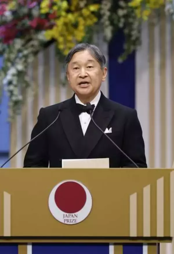 両陛下、日本国際賞式典に　東京・新国立劇場