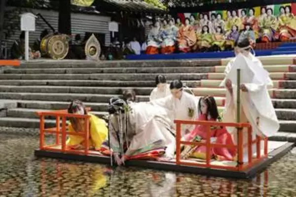 斎王代、指先浸して身清め　京都・下鴨神社で御禊の儀