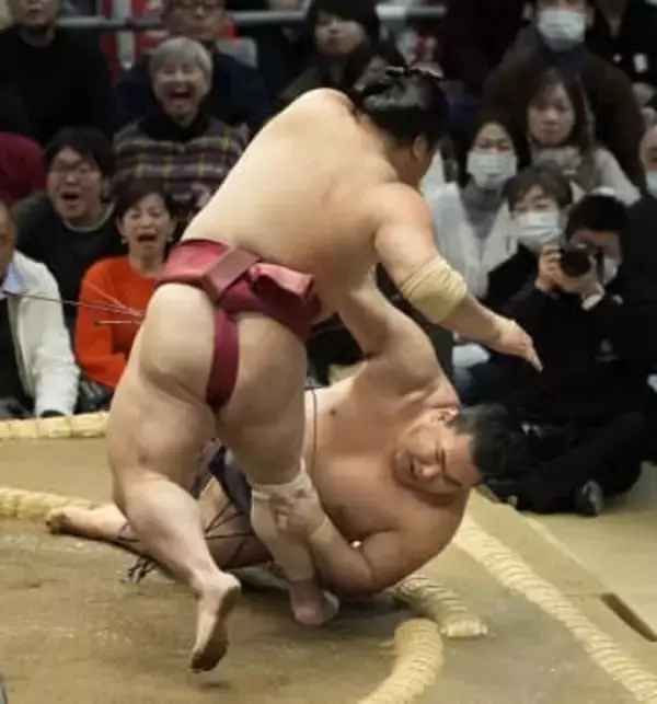 豊昇龍が2敗目、霧島ら7勝目　安青錦5敗、横綱と大関陣総崩れ