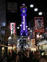 通天閣70年「古希」の紫　お祝いライトアップ、大阪