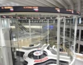 東証、一時900円超安　午前終値は5万4177円