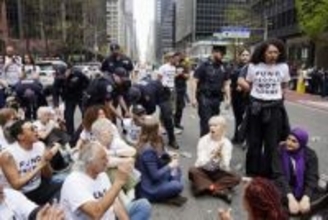 米民主党幹部の事務所前でデモ　イスラエルへ武器売却反対訴え