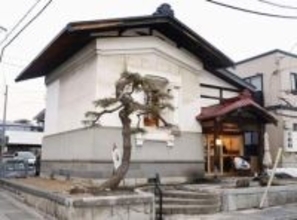 弘前に移住、築100年の蔵をカフェに　ミュージシャン、音響と味で「心満たして