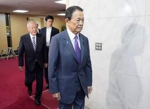 首相、麻生氏らと会談　消費減税巡り協議か