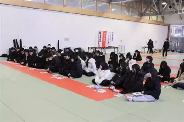 「高校生カーリング日本一は、長野選抜（男子）と北海道選抜（女子）」の画像