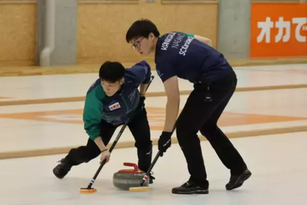 「高校生カーリング日本一は、長野選抜（男子）と北海道選抜（女子）」の画像
