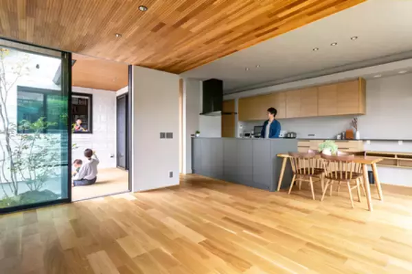 「高い天井高で暮らしはどう変わる？オーナーさま840名に聞きました！」の画像