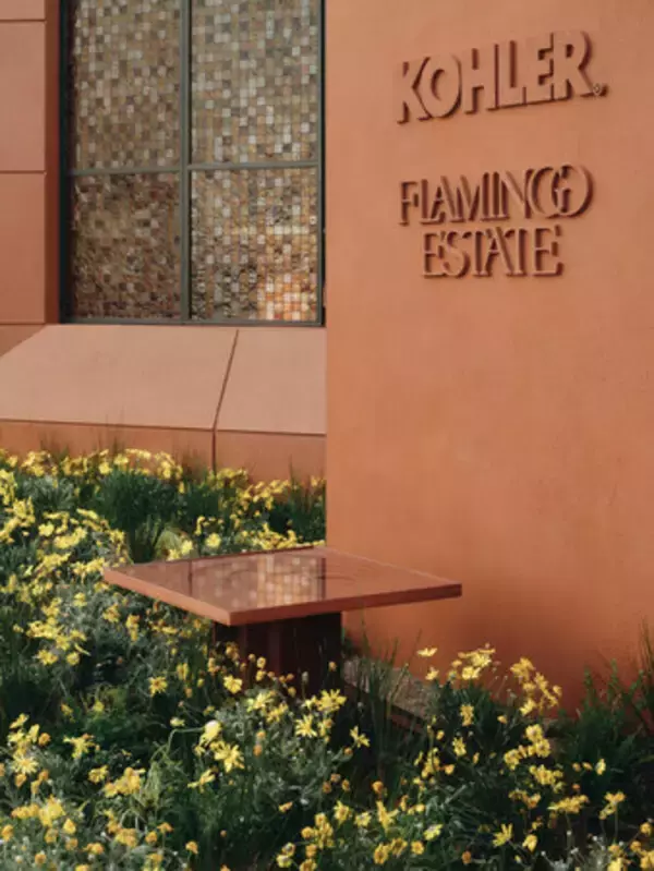 「KohlerとFlamingo Estate、ミラノデザインウィークで儀式と自然、工芸に根ざした彫刻的なバスハウスを公開」の画像