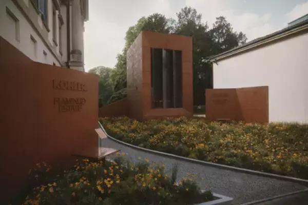 「KohlerとFlamingo Estate、ミラノデザインウィークで儀式と自然、工芸に根ざした彫刻的なバスハウスを公開」の画像