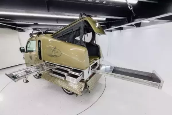 「ペットと旅する新しいカーライフを提案CAMBY。5月9日/10日東京ビックサイトで開催のFIELDSTYLE TOKYOに出展」の画像