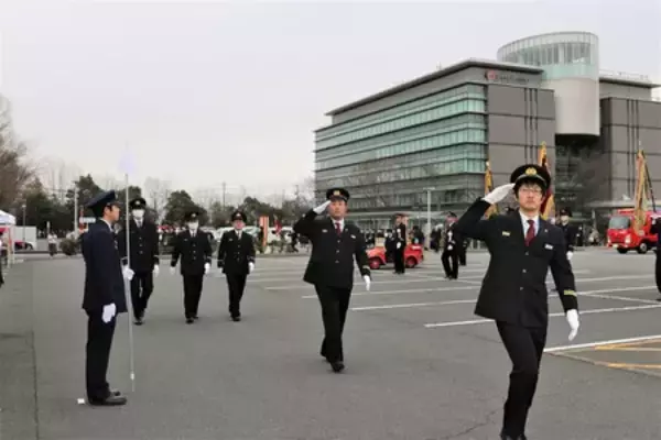 「新春恒例 ！菰野町消防出初式を開催 　入場パレードや一斉放水の他、はしご車搭乗体験や訓練展示も」の画像