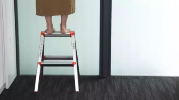 「【注意喚起】新年を安全に”踏み”出そう！ ～年末の大掃除での踏み台・足場台の事故に注意～」の画像