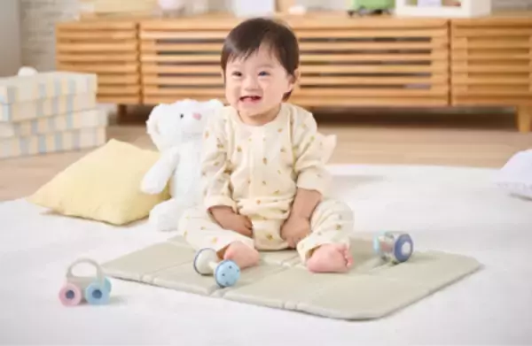 「ママ・パパの購入者満足度85％※1！「折りたためる 3way 寝っころマット」数量限定※2で新カラーが仲間入り」の画像
