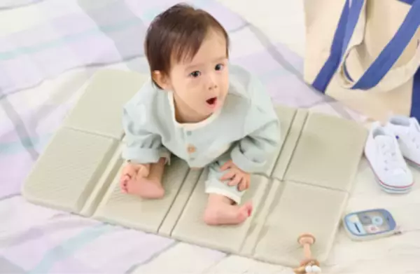 「ママ・パパの購入者満足度85％※1！「折りたためる 3way 寝っころマット」数量限定※2で新カラーが仲間入り」の画像