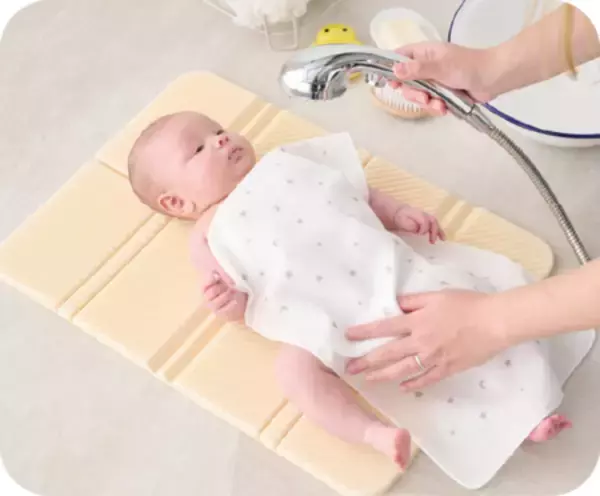 「ママ・パパの購入者満足度85％※1！「折りたためる 3way 寝っころマット」数量限定※2で新カラーが仲間入り」の画像