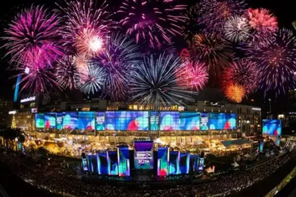 「タイ、バンコクの「アジアのタイムズスクエア」セントラルワールドで新年を迎える」の画像