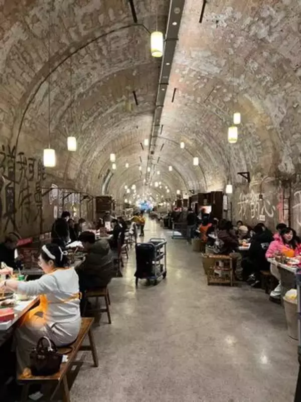 「中国の山岳都市・重慶ならではの消費シナリオが、海外からの観光客に全く新しい体験を提供」の画像