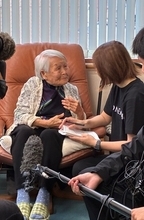 101歳もレッドカーペットに登場！広島で高齢者の外出促進を目指す「オメカシアワード」開催