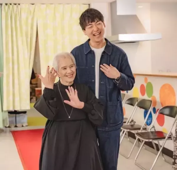 「101歳もレッドカーペットに登場！広島で高齢者の外出促進を目指す「オメカシアワード」開催」の画像
