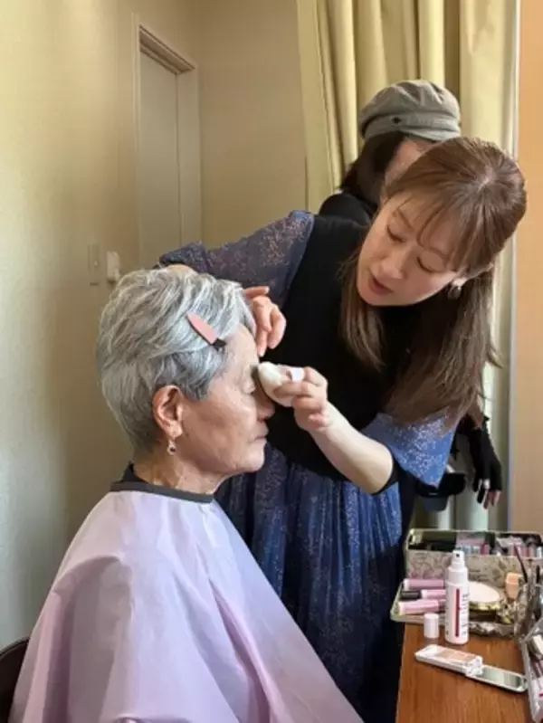 「101歳もレッドカーペットに登場！広島で高齢者の外出促進を目指す「オメカシアワード」開催」の画像