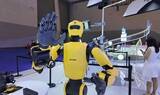 「WCIFIT、1,400社のグローバル企業を迎えて重慶で開幕、ロボットや空飛ぶ車、郷土料理を披露」の画像1