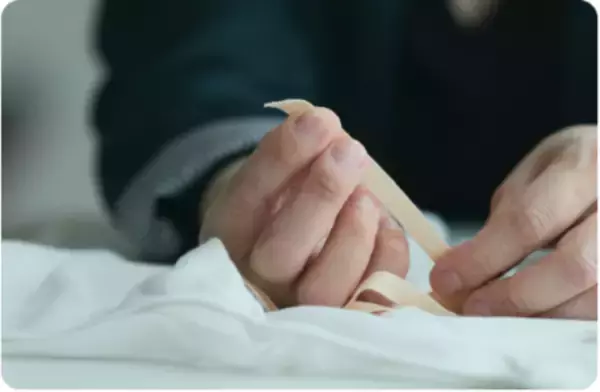 「見た目よりも、便利さよりも。生まれたばかりの赤ちゃんが最初にまとう肌着に大切なこと。」の画像