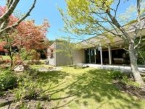 「庭でキャンプと焚火を楽しむ」～日常の喧騒を忘れ、まるで森の中にたたずむ理想の住まい～