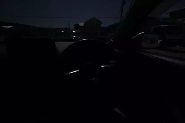 「見たままの印象で夜景が印刷できる技術がさらに進化。逆光でも室内を「見たまま」を再現する新技術を開発。」の画像
