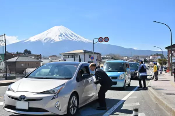 【富士河口湖町】「春の全国交通安全運動」に伴い街頭指導を実施しました