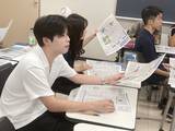 「神田外語大生が制作した日英版震災復興新聞を復興庁へ贈呈」の画像4