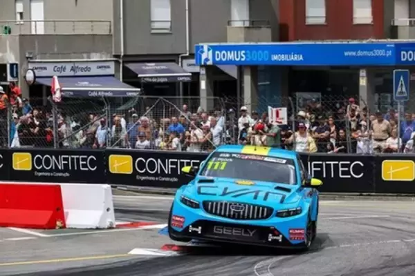 常設サーキットからストリートサーキットまで、Geely Cyan Racingが2026年クムホFIA TCRワールドツアーで5勝目を挙げた