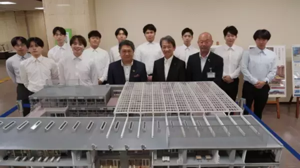 金沢工業大学 夢考房建築デザインプロジェクトが金沢美術工芸大学と石川県立図書館を模型で再現