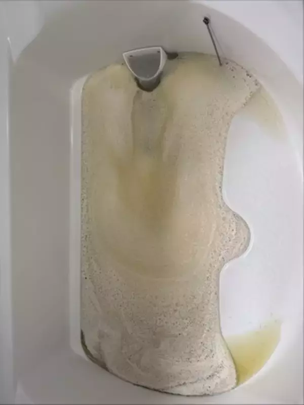 「長年たまったお風呂配管のヘドロ汚れを一気に流す！　業務用発想の洗浄剤「風呂釜パイプバスターZ」新発売」の画像