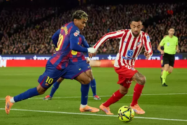 「力と形の対決：アトレティコ・マドリードとバルセロナがラ・リーガ屈指のビッグマッチで激突」の画像