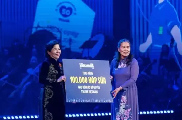 「50周年を迎えるVinamilk：ベトナム、記念日に合わせて2人目の「労働英雄」の称号を授与」の画像