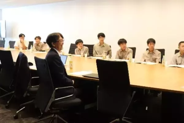 「洛星高等学校1年生がTMI総合法律事務所で法曹界を学ぶ」の画像
