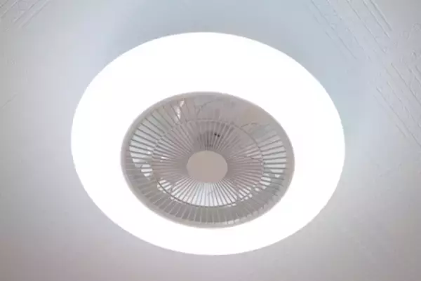 業界初※1！新構造シーリングカバーで工具・穴あけ不要で取り付け可能「LEDシーリングファン」