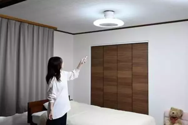 「業界初※1！新構造シーリングカバーで工具・穴あけ不要で取り付け可能「LEDシーリングファン」」の画像
