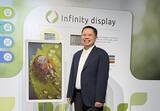 「IRIS Optronics、31.5インチ屋外用ディスプレイとペロブスカイト内蔵屋内用ソリューションにより、Infinity(R)太陽光発電式ChLCD電子ペーパー技術を新たな高みへ」の画像1