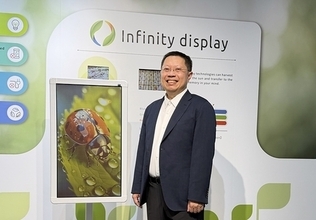 IRIS Optronics、31.5インチ屋外用ディスプレイとペロブスカイト内蔵屋内用ソリューションにより、Infinity(R)太陽光発電式ChLCD電子ペーパー技術を新たな高みへ