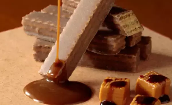 「【La Boutique TERAKOYA】新商品『ブラックキャラメル ミルフィーユ』を発売」の画像