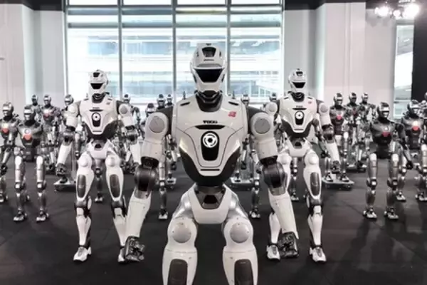 EngineAI、深センインテリジェント製造基地を立ち上げ、量産型ヒューマノイドロボット「T800」の初出荷分がラインオフし、本格的な納品を開始