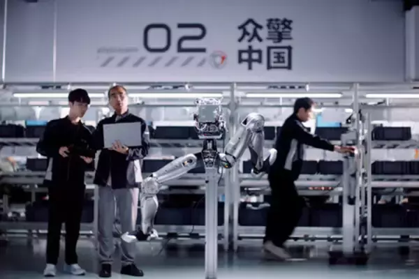 「EngineAI、深センインテリジェント製造基地を立ち上げ、量産型ヒューマノイドロボット「T800」の初出荷分がラインオフし、本格的な納品を開始」の画像