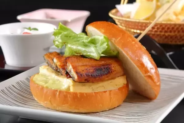 「ホテルマイステイズプレミア成田 成田で珍しい和のアフタヌーンティー、日本料理あづまで展開中」の画像