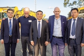XCMGのYang Dongsheng会長、徐州市代表団とともにインドネシアとオーストラリアを経済・貿易訪問