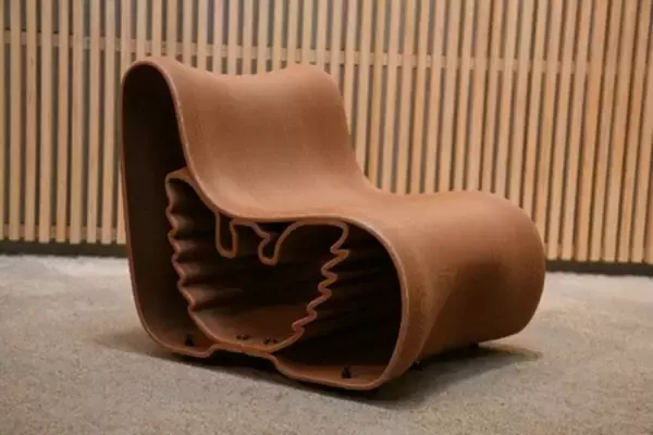 「大阪・関西万博ルクセンブルクパビリオンの木材を利用した椅子が寄贈されました」の画像