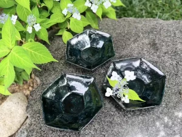 「京都・二条で2つの益子焼と木工漆・草木染め作品の夏企画展を開催。暮らしに寄り添う「用の美」を提案。」の画像