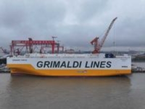 GRIMALDIの10隻目のアンモニア対応自動車専用船「GRANDE TOKYO」の命名・引き渡し式